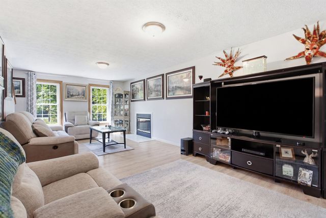 29 Chase Brook Circle, Litchfield, NH 03052
