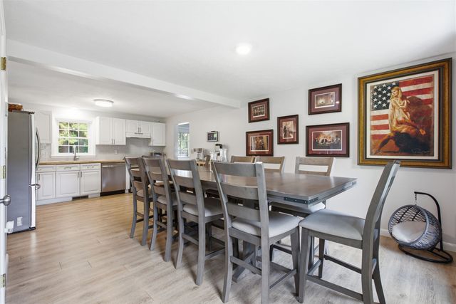 29 Chase Brook Circle, Litchfield, NH 03052
