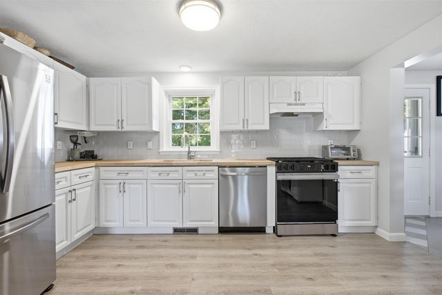29 Chase Brook Circle, Litchfield, NH 03052
