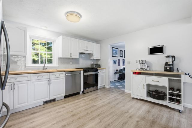 29 Chase Brook Circle, Litchfield, NH 03052