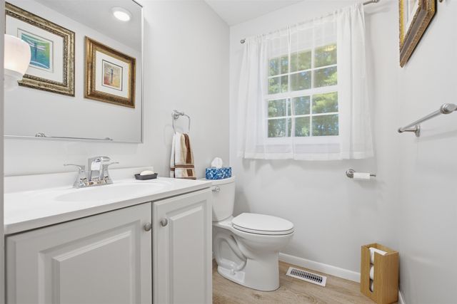 29 Chase Brook Circle, Litchfield, NH 03052
