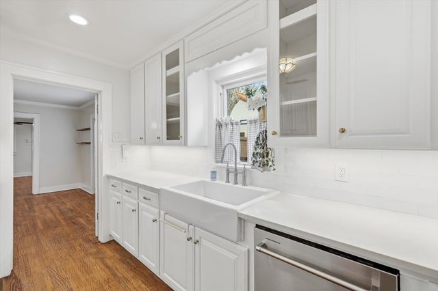 1809 Thomas Place, Fort Worth, TX 76107