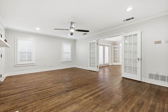 1809 Thomas Place, Fort Worth, TX 76107