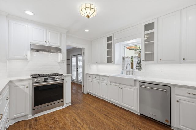 1809 Thomas Place, Fort Worth, TX 76107