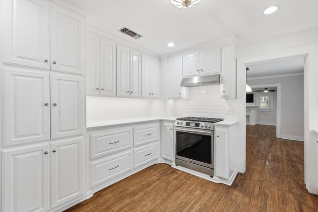 1809 Thomas Place, Fort Worth, TX 76107