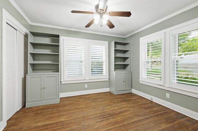 1809 Thomas Place, Fort Worth, TX 76107