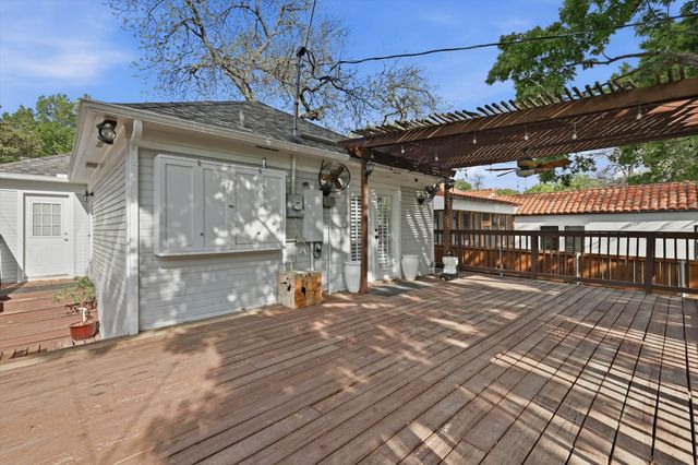 1809 Thomas Place, Fort Worth, TX 76107