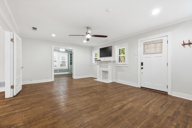 1809 Thomas Place, Fort Worth, TX 76107