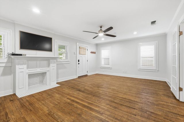 1809 Thomas Place, Fort Worth, TX 76107