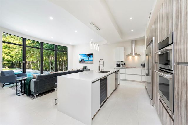 6529 SW 30th Street, Miami, FL 33155