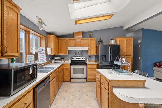 323 Twin Oaks Road, Chehalis, WA 98532