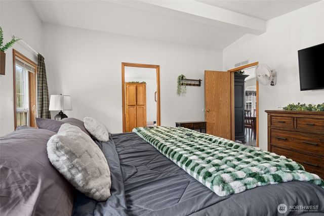 323 Twin Oaks Road, Chehalis, WA 98532