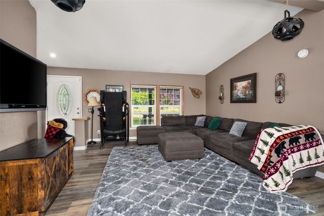 323 Twin Oaks Road, Chehalis, WA 98532