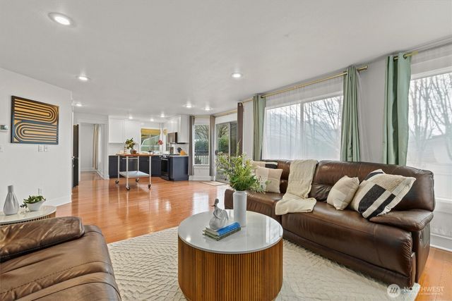 15535 156th Court SE, Renton, WA 98058