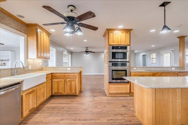 595 Cardinal RD, Rosanky, TX 78953