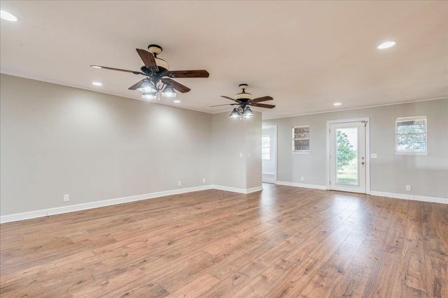 595 Cardinal RD, Rosanky, TX 78953