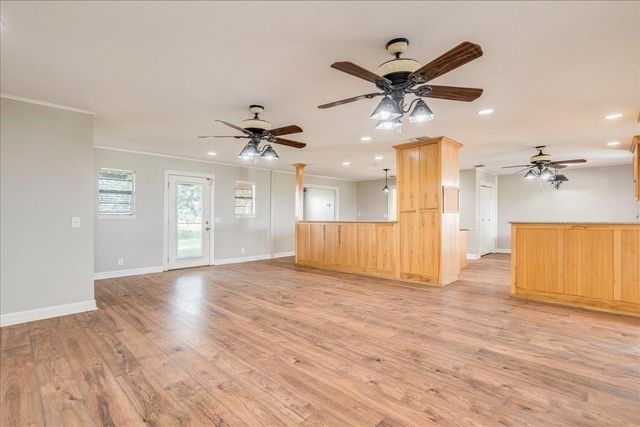 595 Cardinal RD, Rosanky, TX 78953
