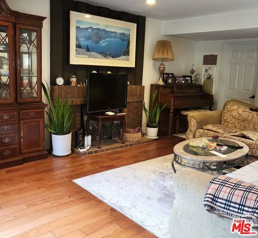 1781 N Benton Way, Los Angeles, CA 90026