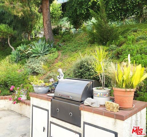 1781 N Benton Way, Los Angeles, CA 90026