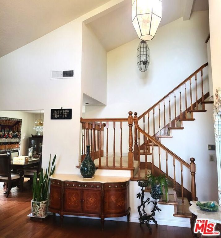 1781 N Benton Way, Los Angeles, CA 90026