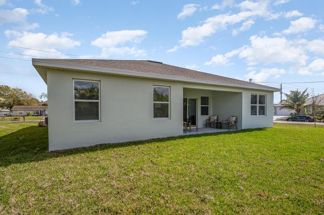 2573 SE Lakewood Street, Port St Lucie, FL 34952