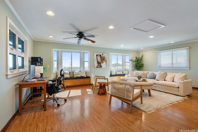 1812 Makuakane Street, Honolulu, HI 96817