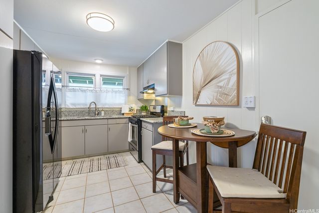 1812 Makuakane Street, Honolulu, HI 96817