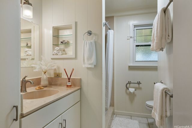 1812 Makuakane Street, Honolulu, HI 96817