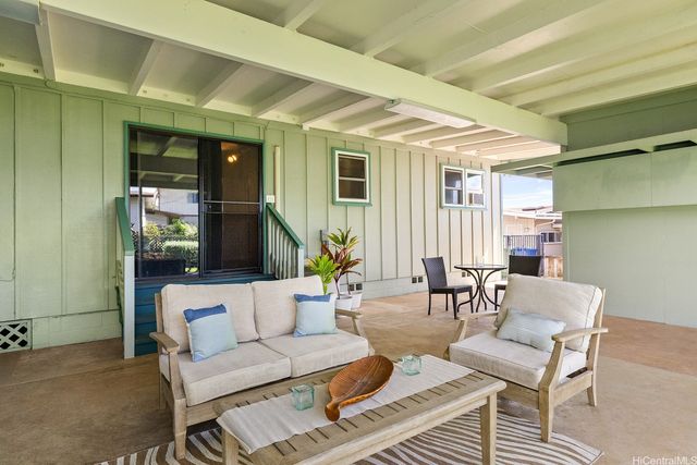 1812 Makuakane Street, Honolulu, HI 96817