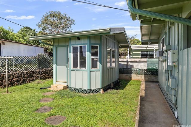 1812 Makuakane Street, Honolulu, HI 96817