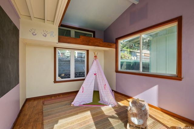 1812 Makuakane Street, Honolulu, HI 96817