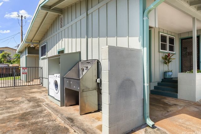 1812 Makuakane Street, Honolulu, HI 96817