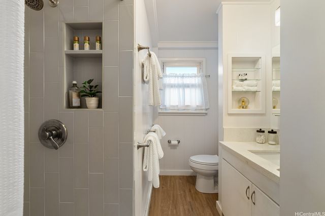 1812 Makuakane Street, Honolulu, HI 96817