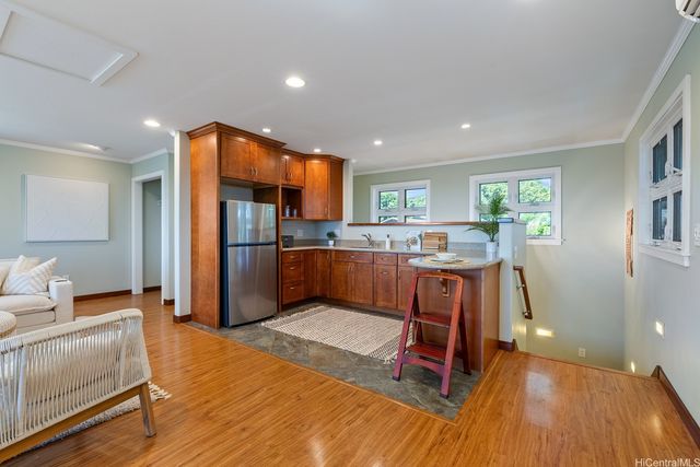 1812 Makuakane Street, Honolulu, HI 96817