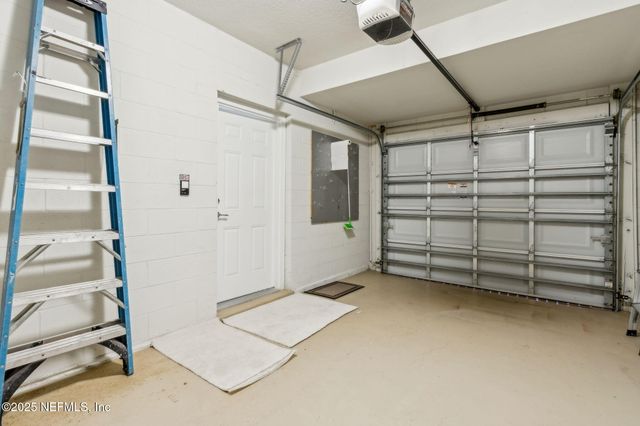 8585 LITTLE SWIFT Circle, Jacksonville, FL 32256