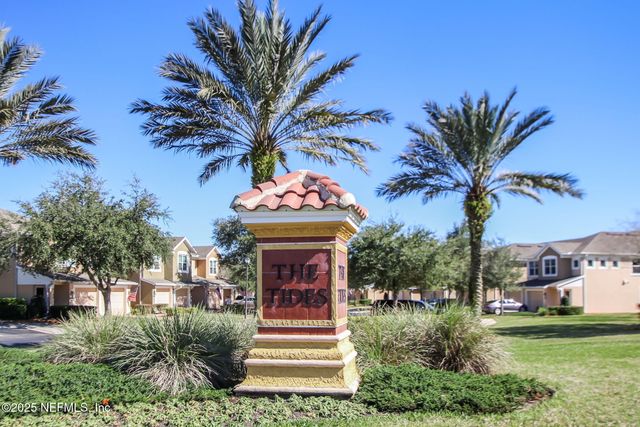 8585 LITTLE SWIFT Circle, Jacksonville, FL 32256