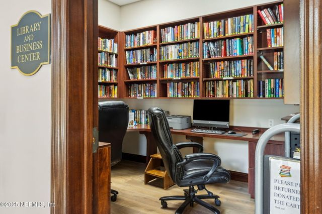 8585 LITTLE SWIFT Circle, Jacksonville, FL 32256