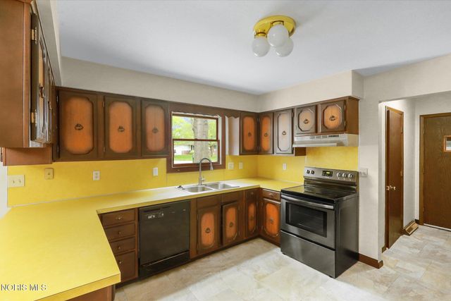 500 Northwood Drive, Delta, OH 43515