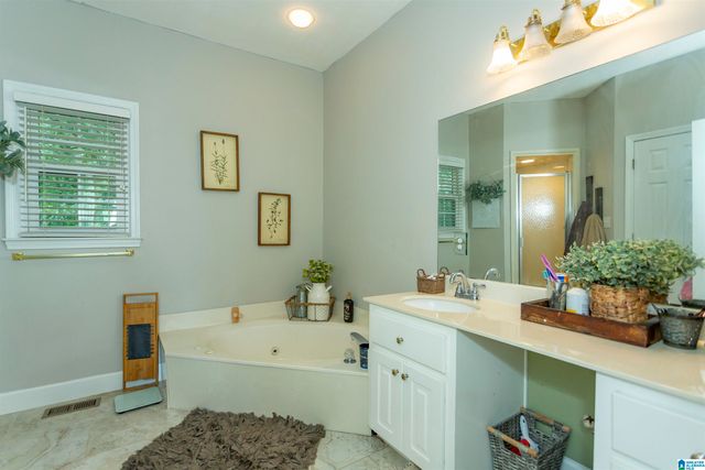192 KENTWOOD DRIVE, Alabaster, AL 35007