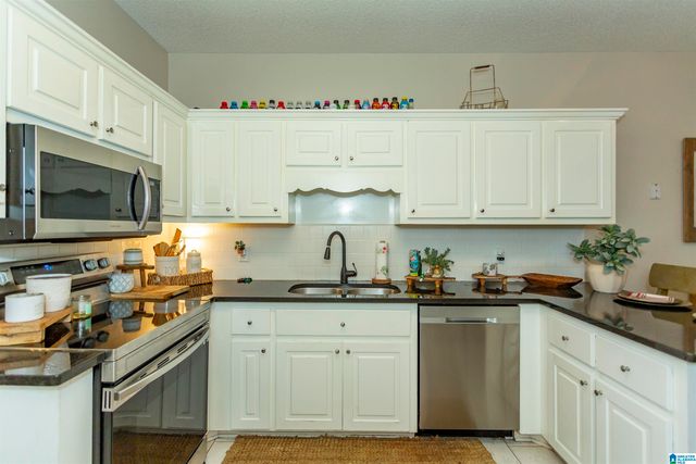192 KENTWOOD DRIVE, Alabaster, AL 35007