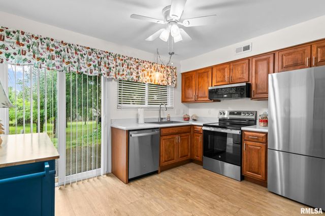 16 Whisperglen Lane, Springfield, IL 62704