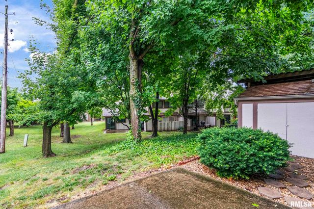 16 Whisperglen Lane, Springfield, IL 62704