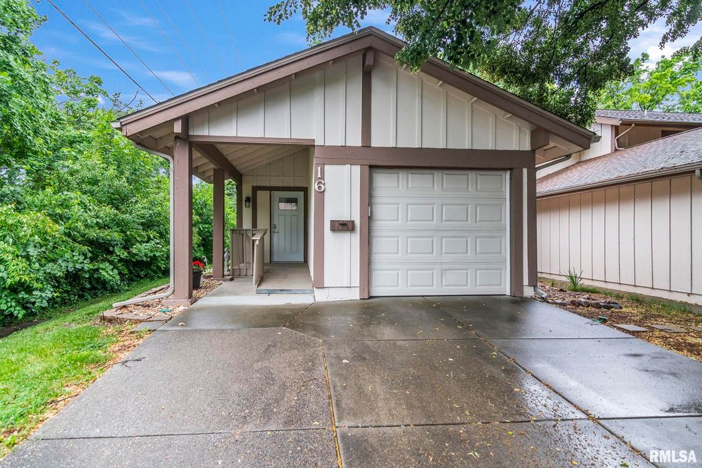 16 Whisperglen Lane, Springfield, IL 62704