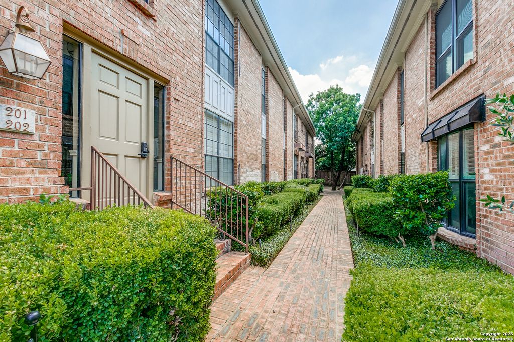 7815 Broadway Apt 202, San Antonio, TX 78209