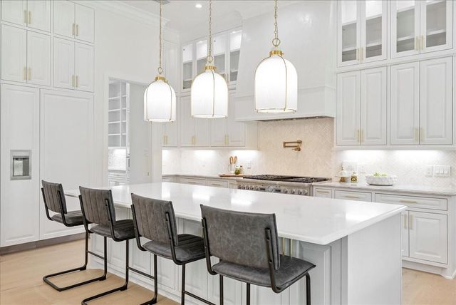 26041 Crown Ranch Boulevard, Montgomery, TX 77316