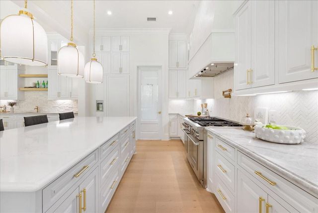 26041 Crown Ranch Boulevard, Montgomery, TX 77316