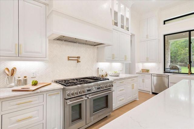 26041 Crown Ranch Boulevard, Montgomery, TX 77316