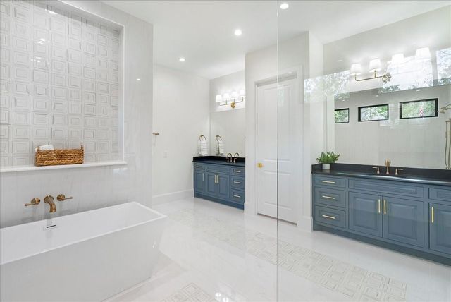 26041 Crown Ranch Boulevard, Montgomery, TX 77316