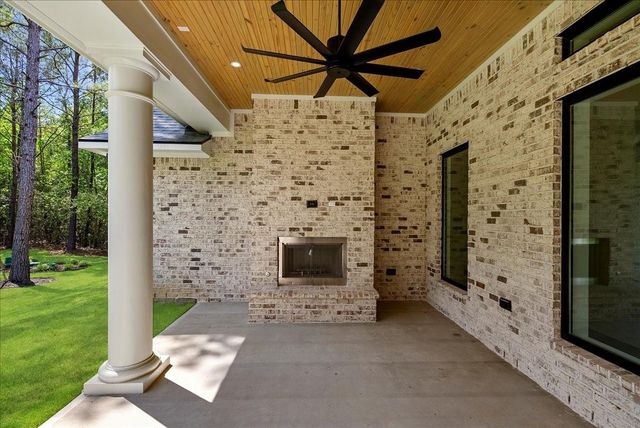 26041 Crown Ranch Boulevard, Montgomery, TX 77316