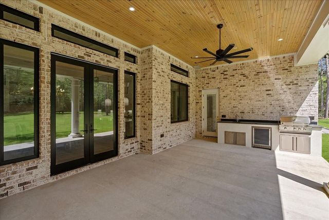 26041 Crown Ranch Boulevard, Montgomery, TX 77316